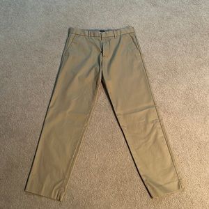 GAP Standard Fit Kaki Pants. Excellent condition!